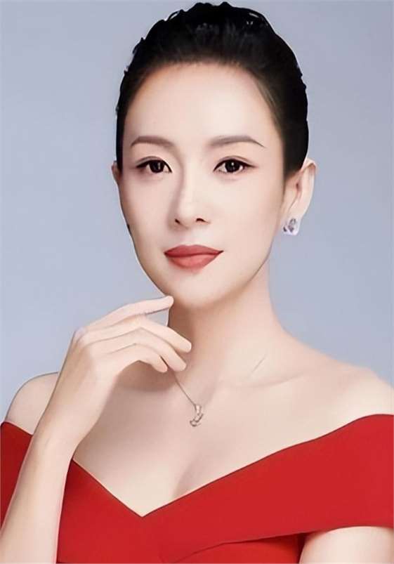 汪峰的现任和章子怡谁更美丽?网友:章子怡更温柔,现任更漂亮