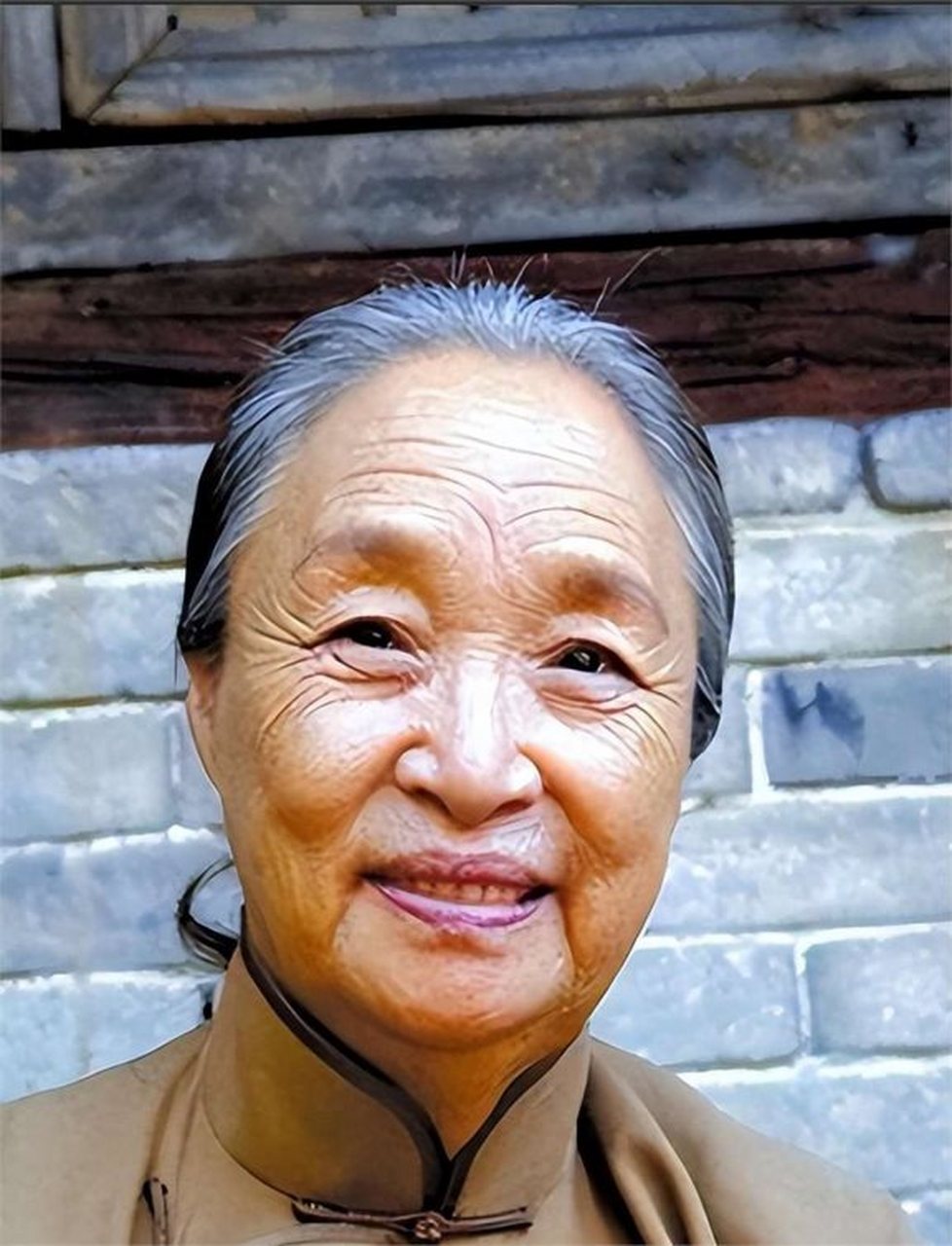 柏青是国家一级演员,以慈母形象闻名.