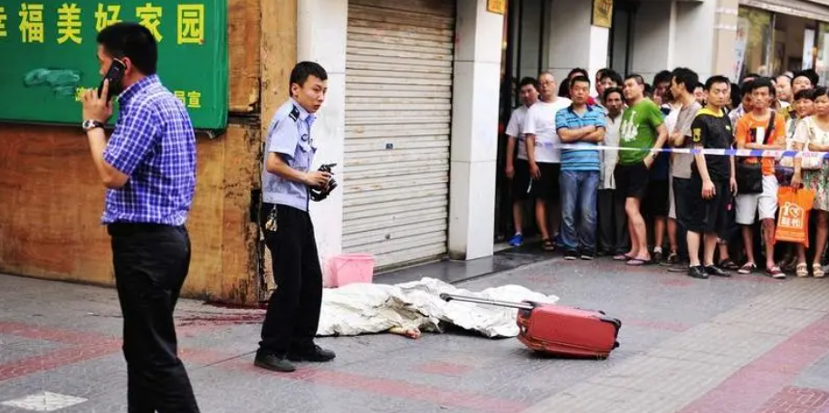 捅死主持卡通图片图片