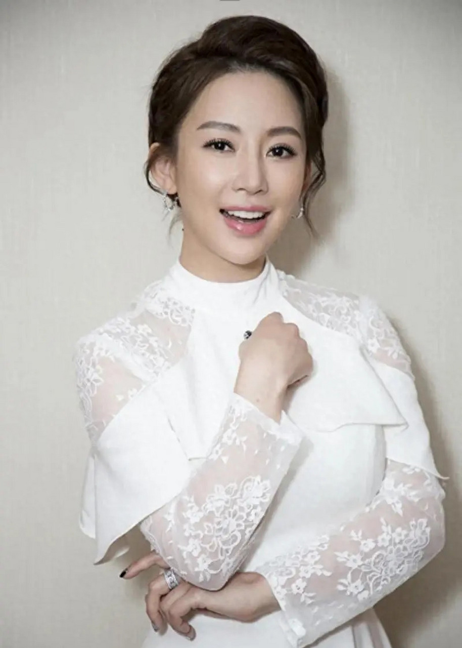 王丽婷,台球界领军人物!成绩斐然且颜值爆表.