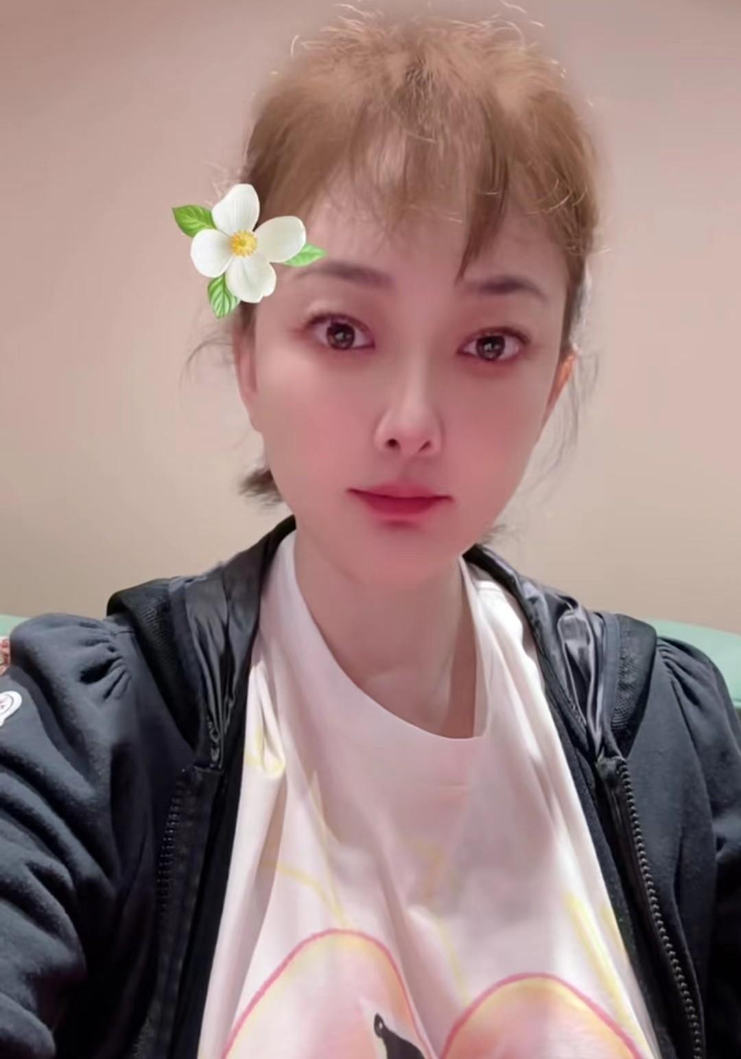 51岁牛莉近照曝光,整容失败变化太大,网友:不看名字认不出本人