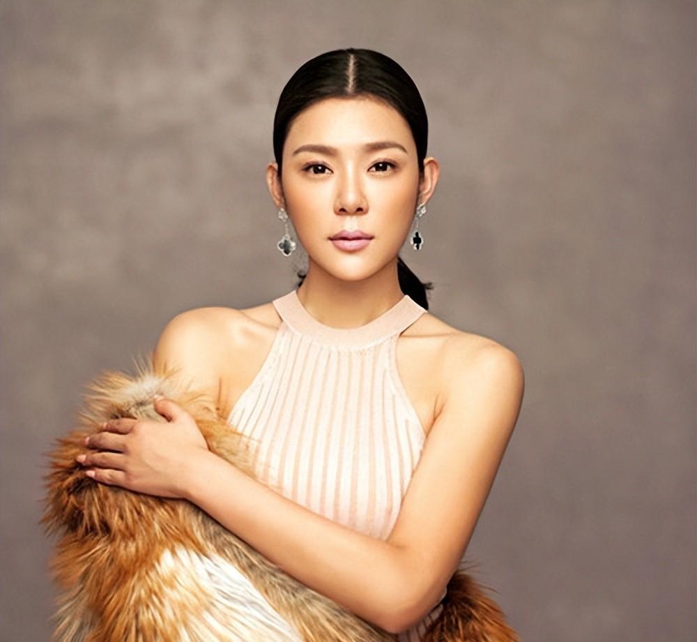 李泽楷被她迷得团团转,林丹为她不管孕妻,赵雅淇到底有什么魅力