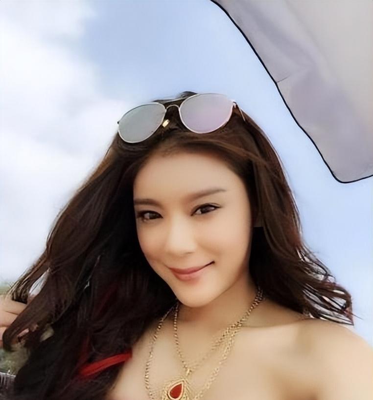 赵雅淇:李泽楷被她迷得疯狂,林丹为她不顾孕妻,她究竟有何魅力