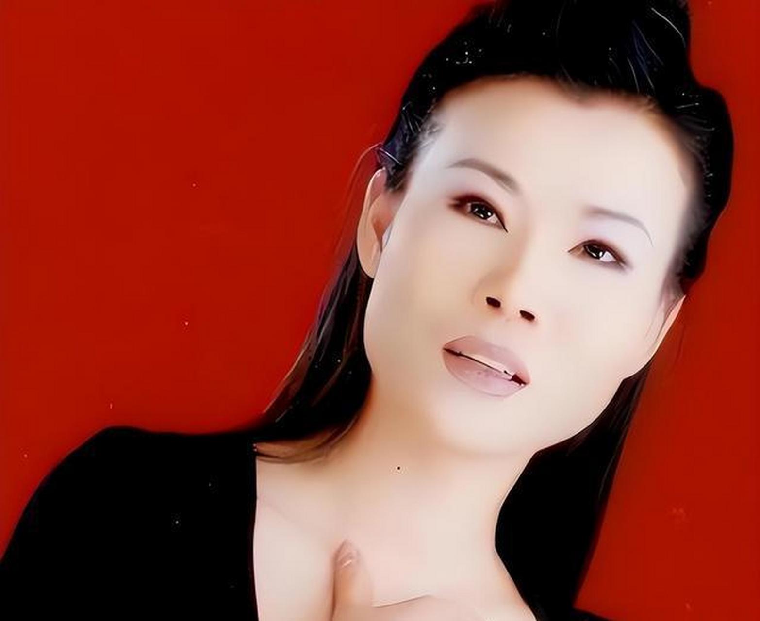 自此,乐坛上便多了一颗璀璨的新星,叶凡的名