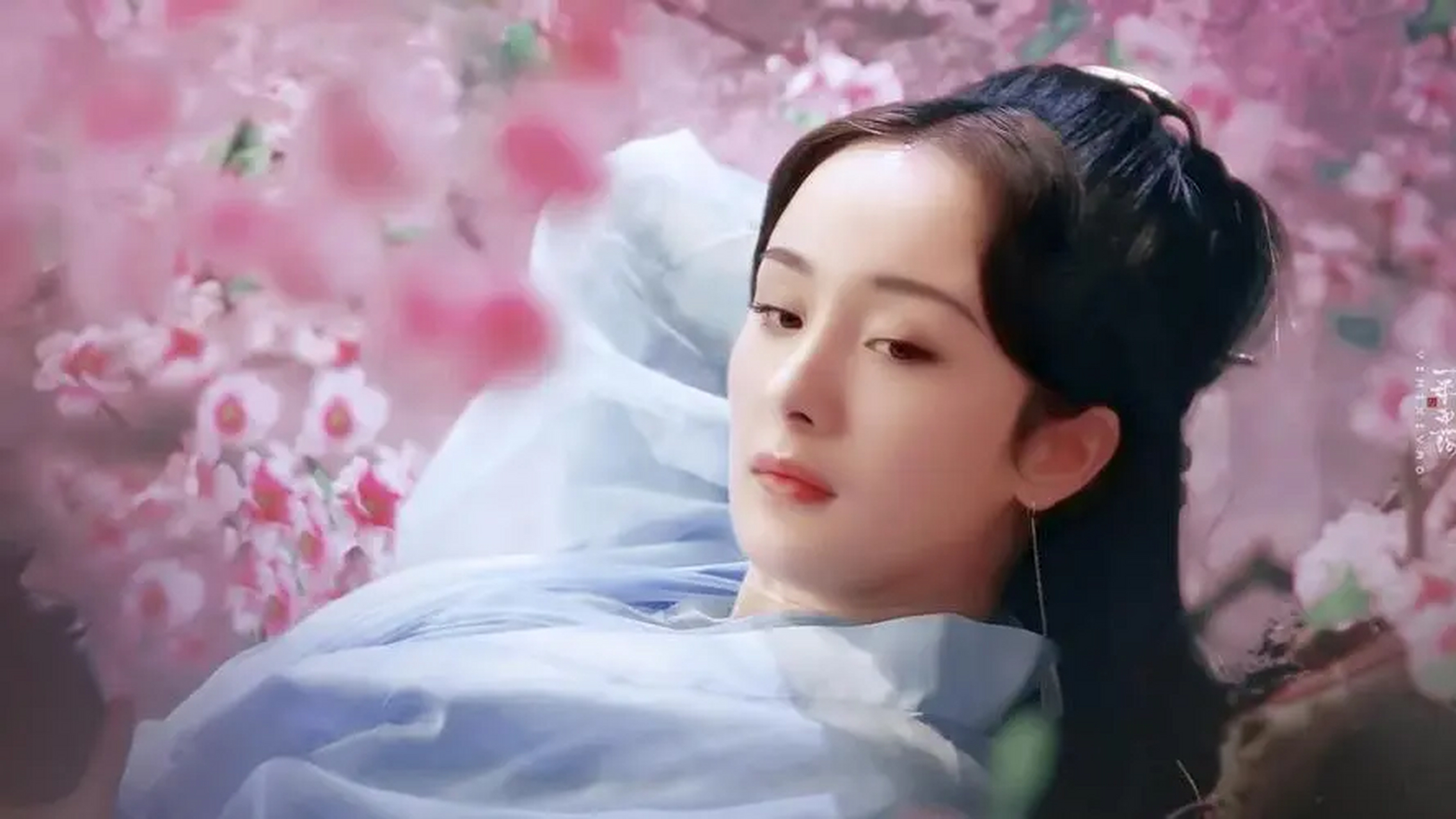《三生三世》中女性角色性格各异,杨幂饰演的白浅被赋予洒脱大气的