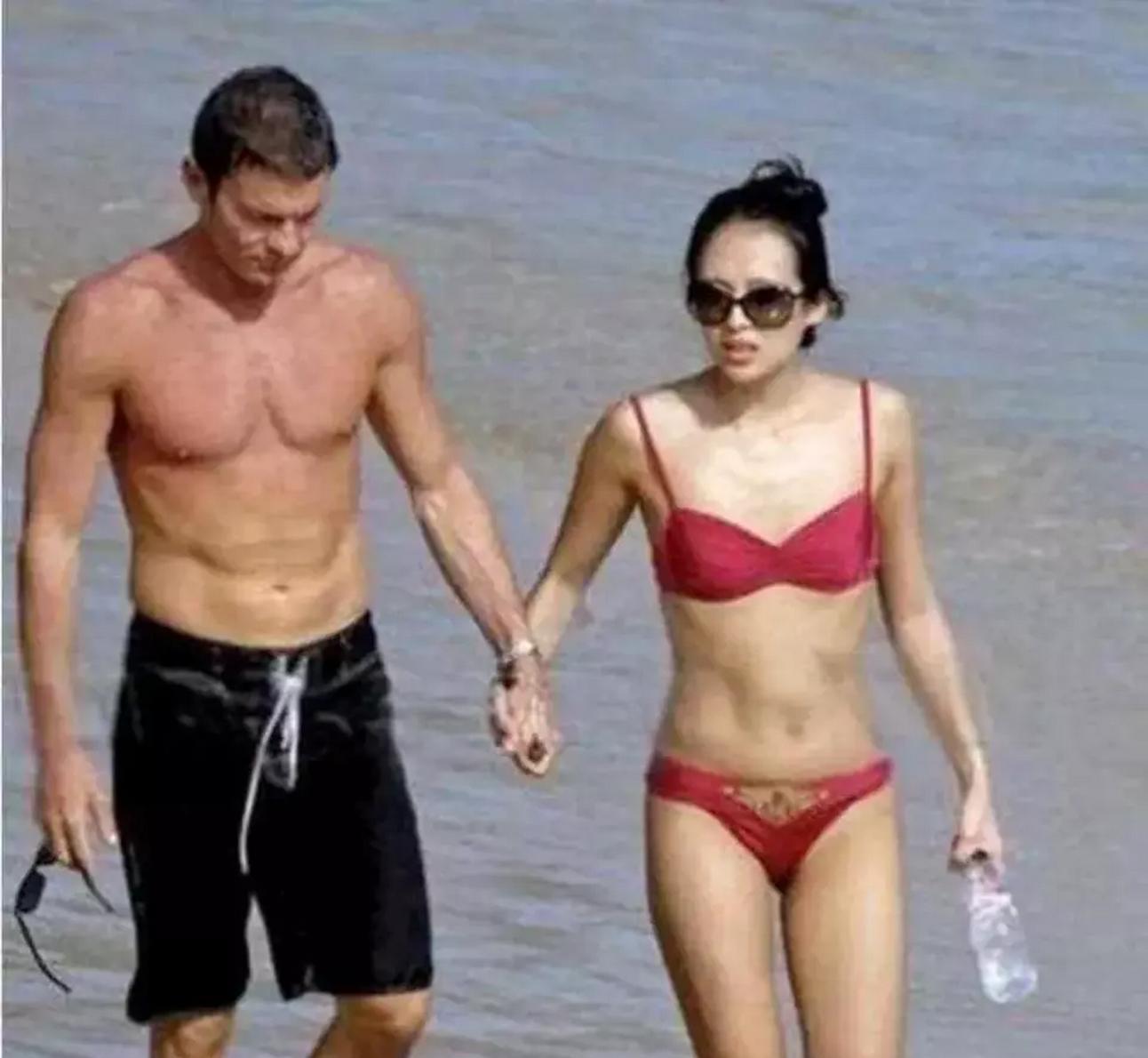 章子怡做梦都想删除的照片,风云往事:和洋男友海边叠罗汉