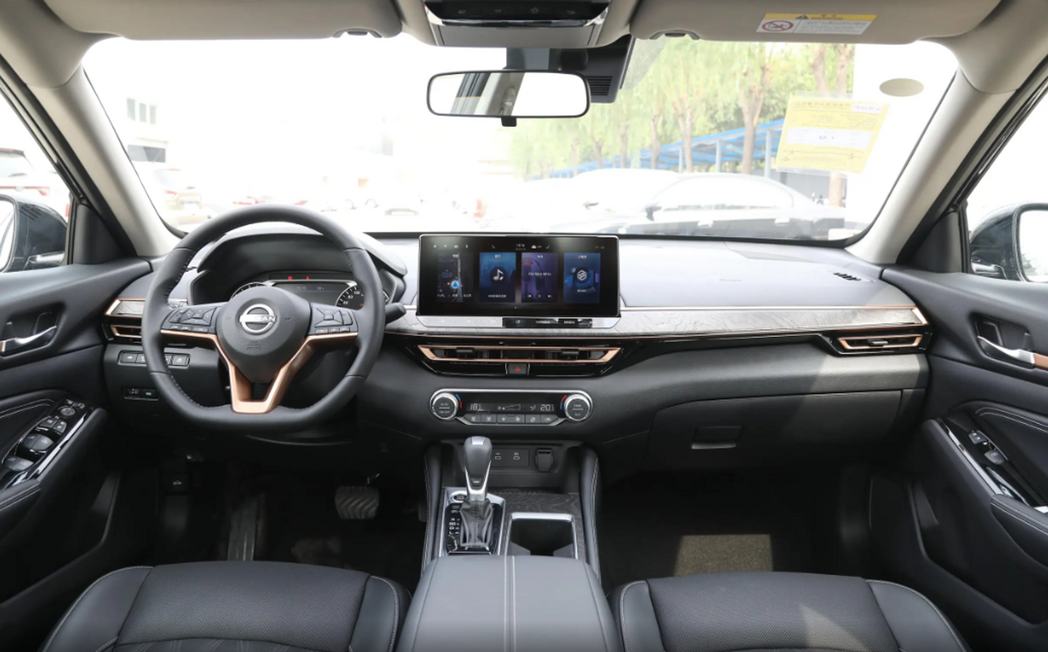 车长轴距优秀,提供宽敞空间.内饰用料扎实,配备悬浮式中控屏.搭载2.