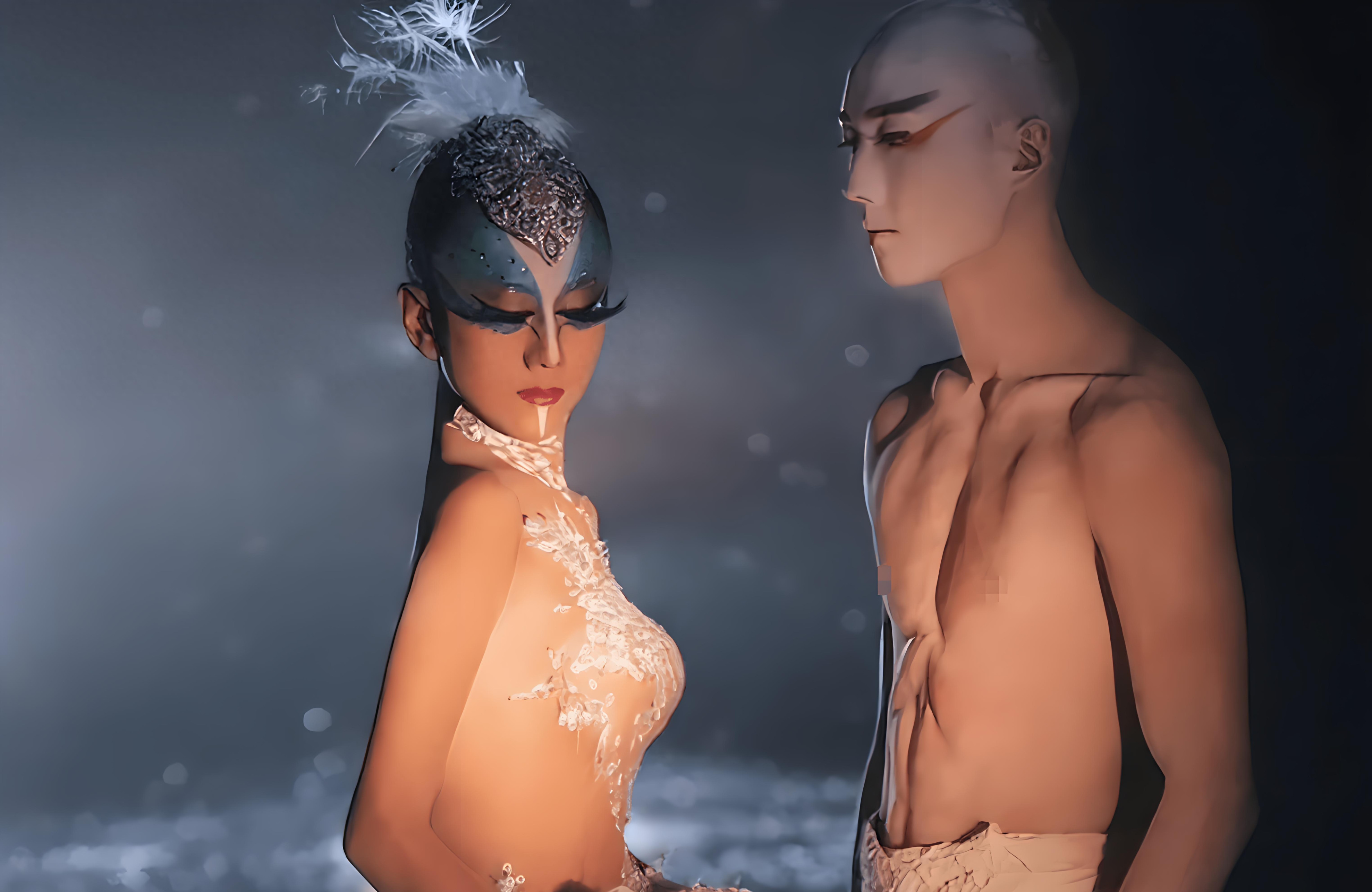 杨丽萍惊艳亮相!彩绘服装"裸"感抢镜,引发热议!