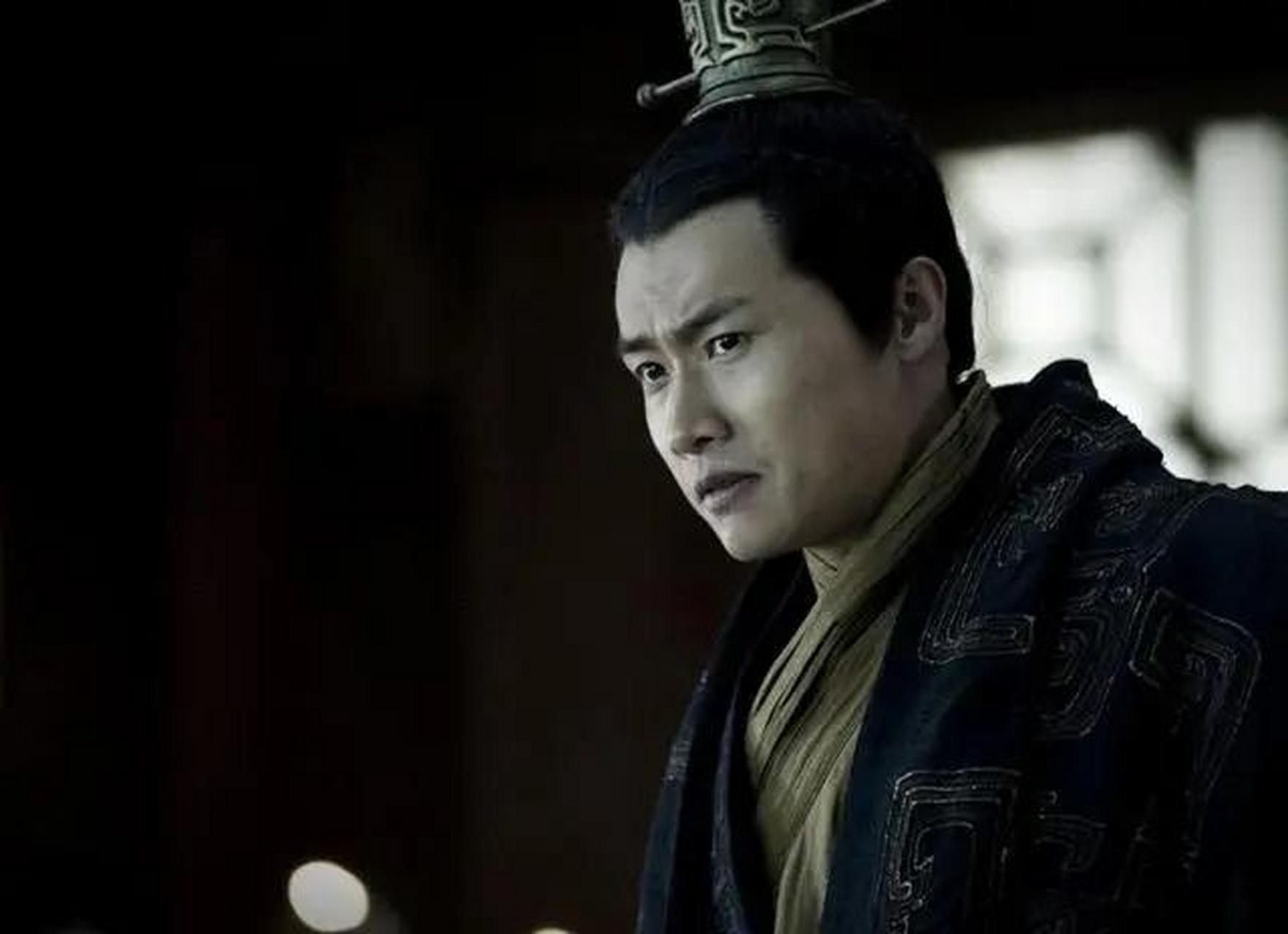 赵高掌权后,胡亥成傀儡,最终死于赵高之手.