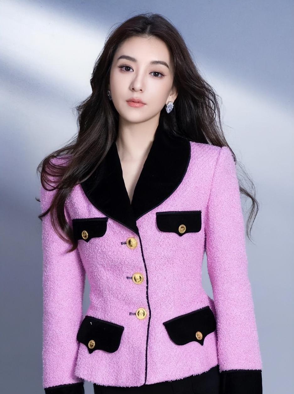 郭富城媳妇素颜现身!香港餐厅引爆讨论,你敢信这是同一个人吗?