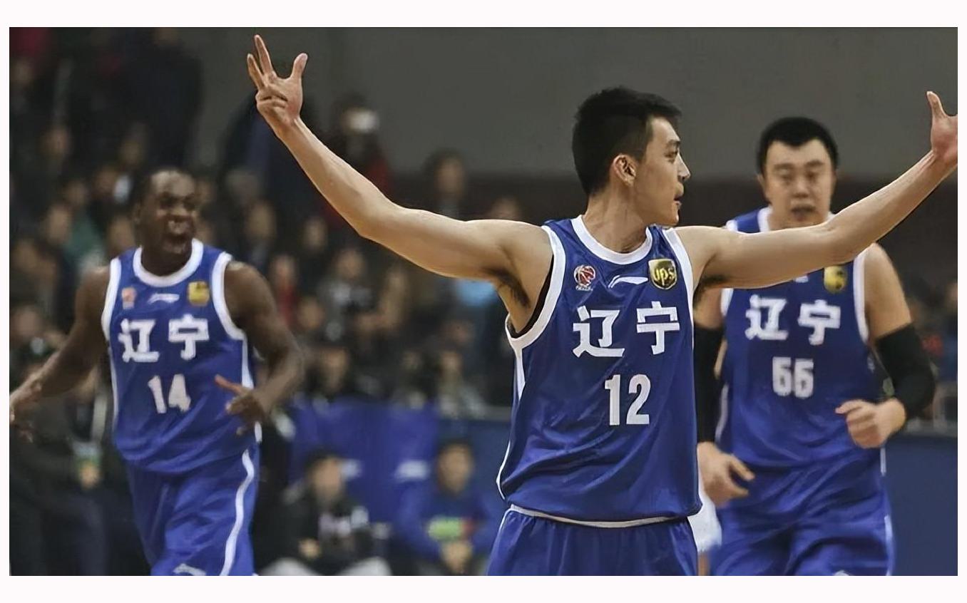 辽篮新赛季球衣曝光,球迷吐槽杨鸣旧照获赞最帅