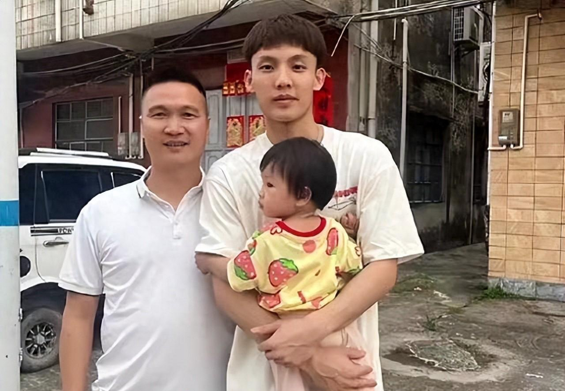 徐杰回老家参加婚礼.