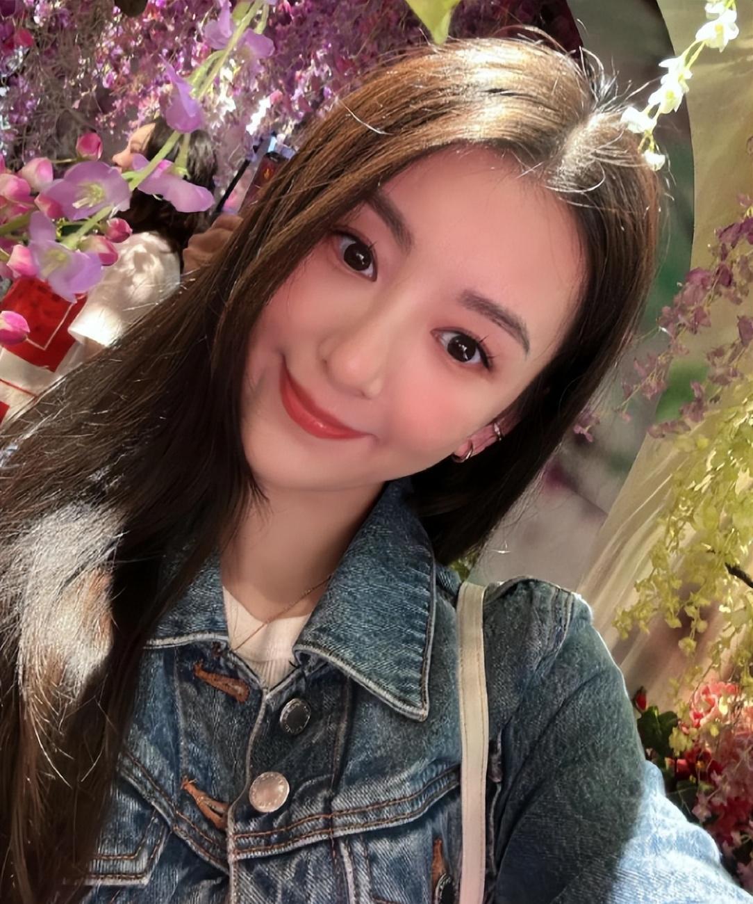 郭富城媳妇素颜现身!香港餐厅引爆讨论,你敢信这是同一个人吗?