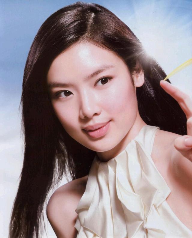 "天王发妻"乐基儿:让黎明甘愿砸75亿,床照成二人离婚导火索