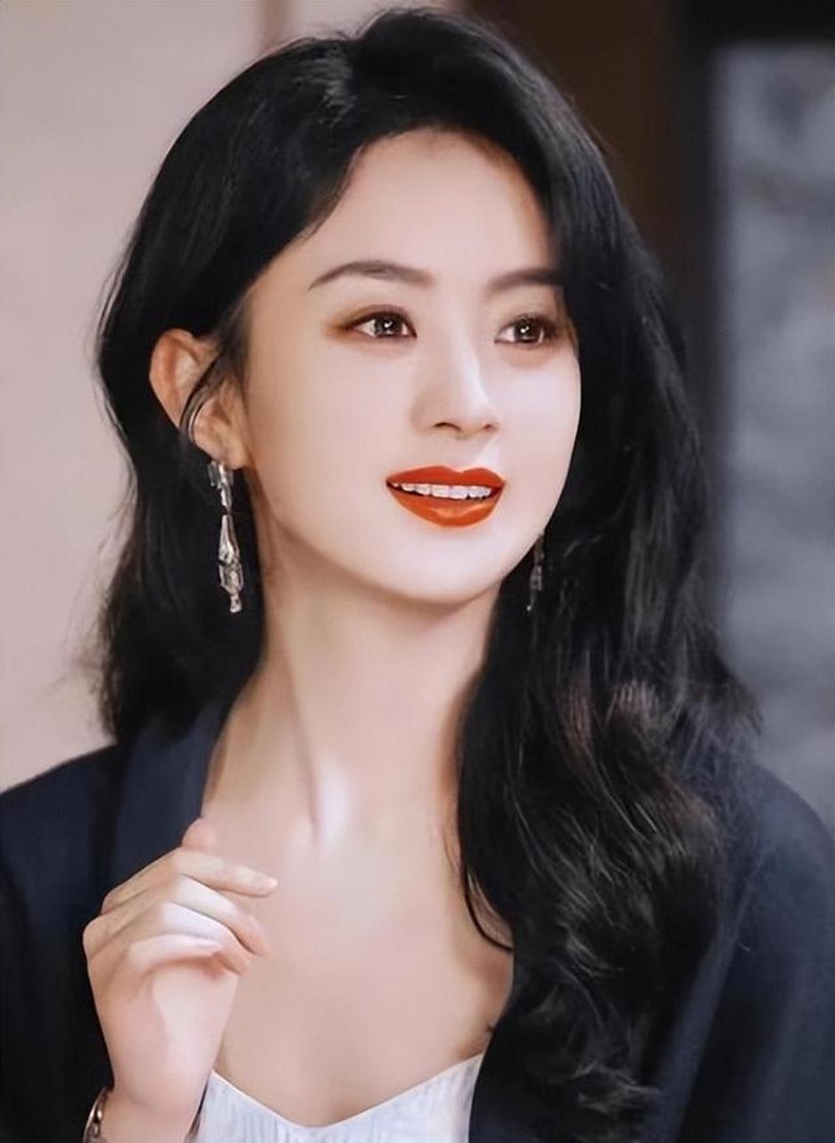 赵丽颖,从清纯少女到娱乐圈女神,凭借精湛演技屡获殊荣.