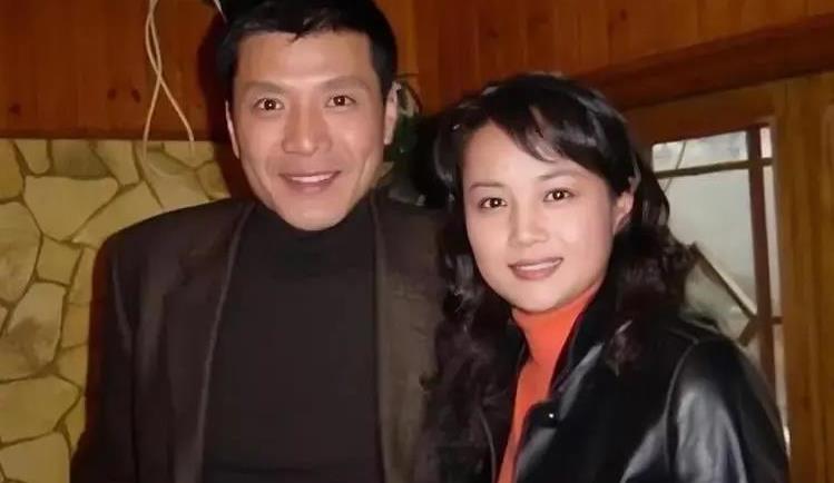 这个女明星有心机,二婚嫁百亿影帝,一家四口全是演员