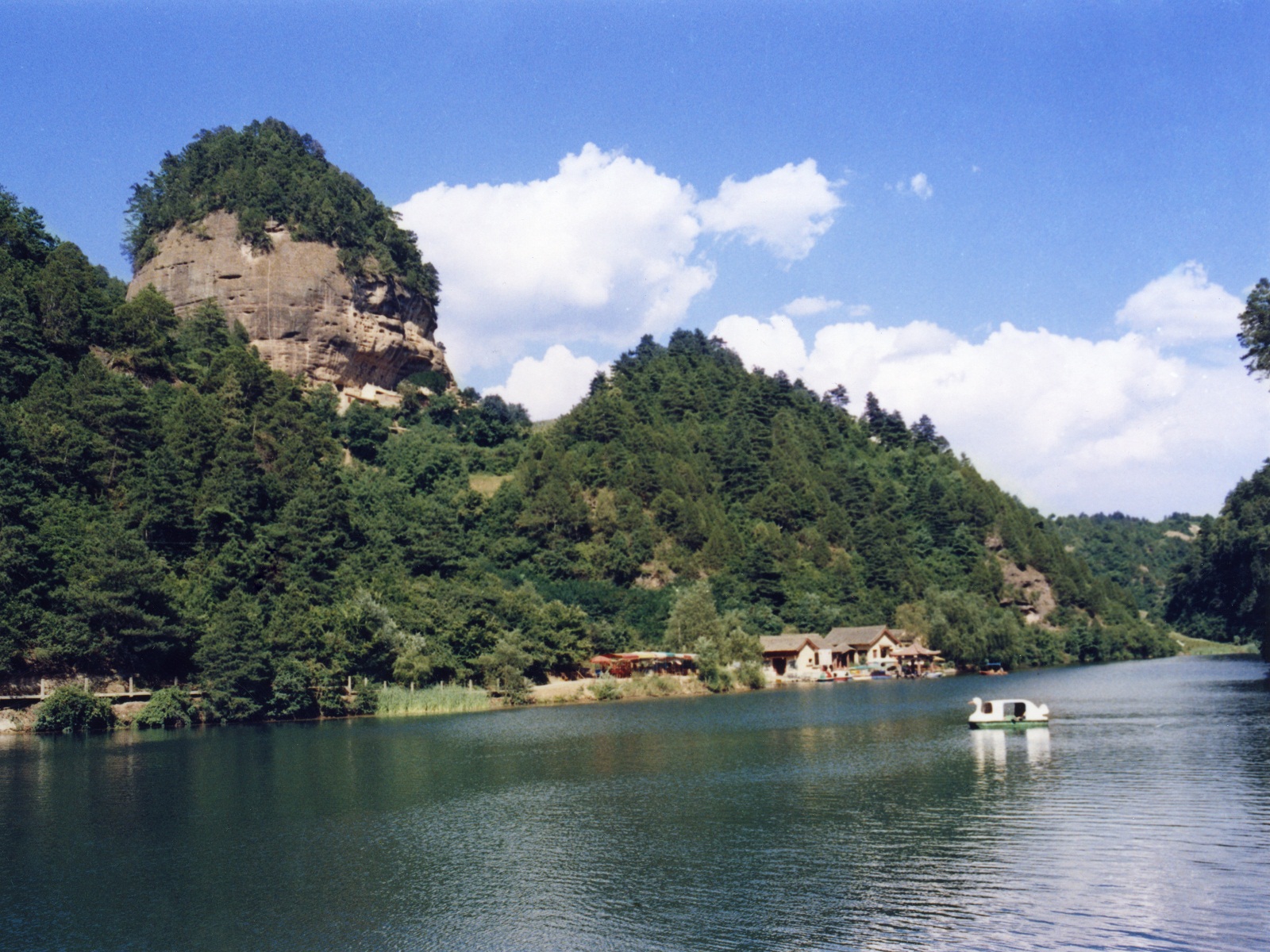 甘肃麦积山:石窟艺术的圣地,旅游者的天堂