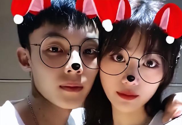 徐杰回老家参加婚礼!漂亮女友抢镜,穿粉红色短裙身材劲爆