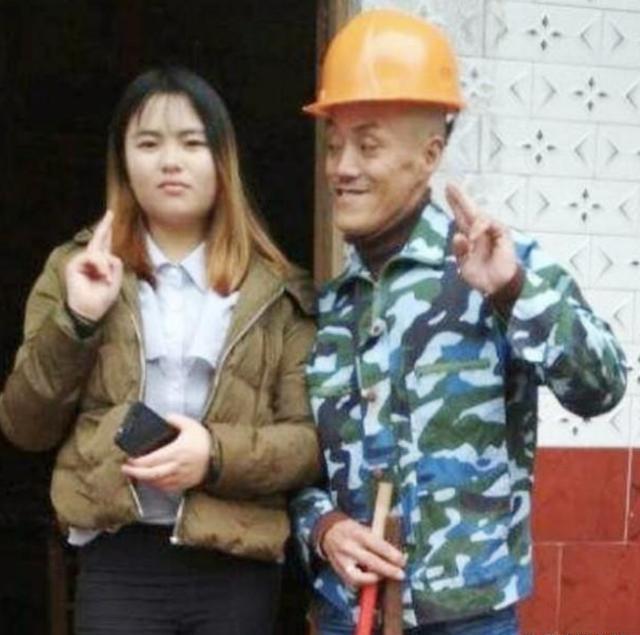 光头男星和网红老婆图片