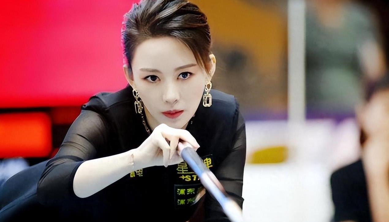 42岁潘晓婷现状,皮肤白皙身材火辣,看完照片就知道为何无人敢娶