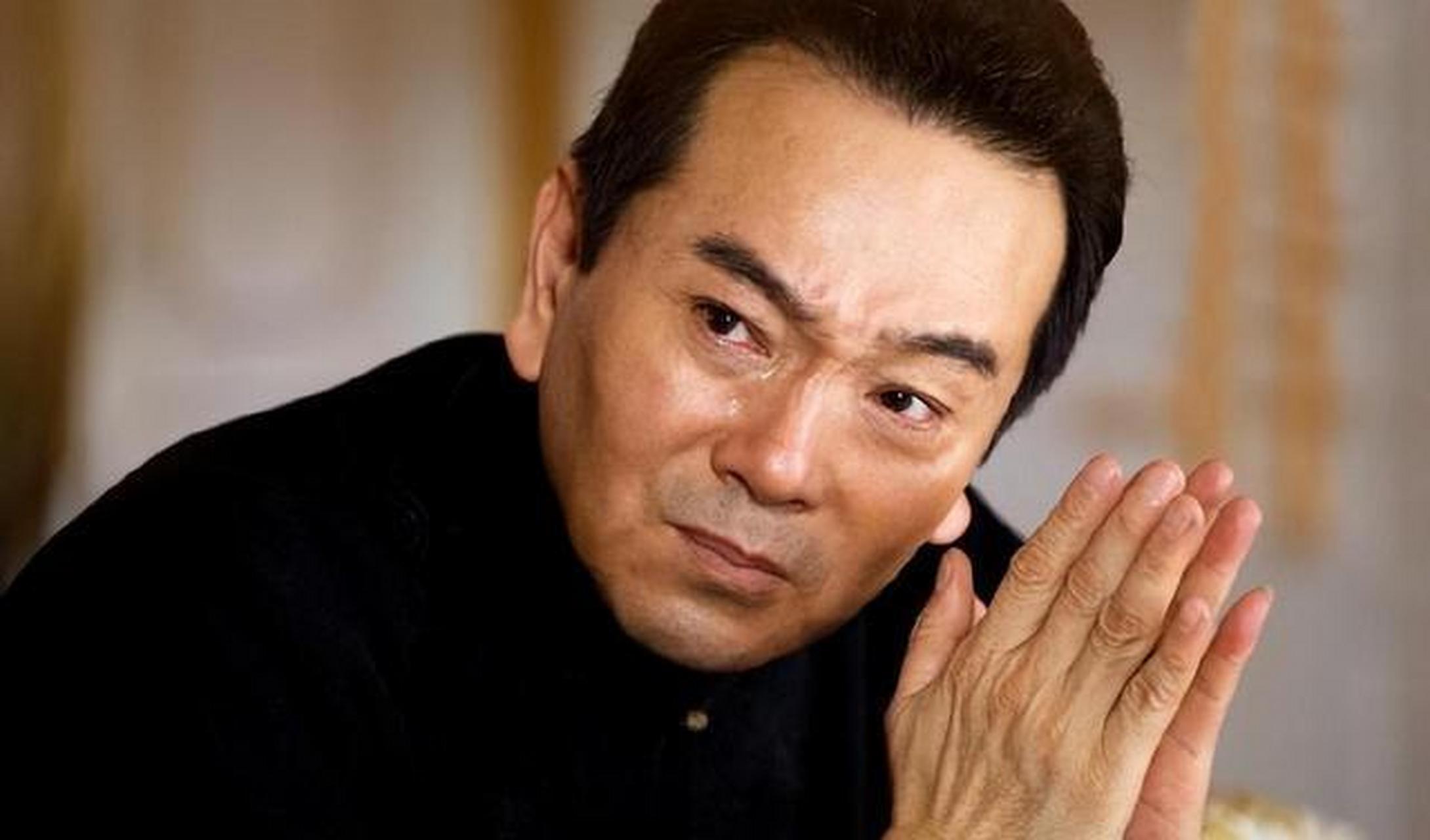 张晨光作为资深演员,晚年尝试直播带货却遭遇舆论风波.