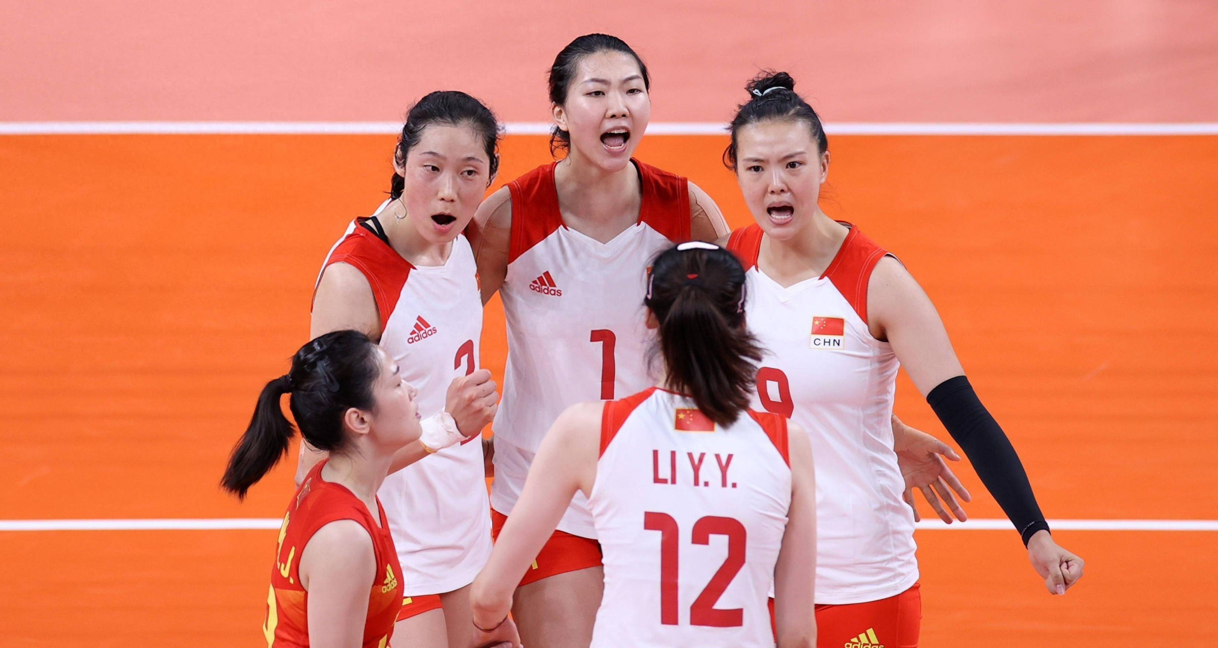 中国女排将与荷兰女排展开奥运门票争夺战,比赛于5月29日晚在澳门进行