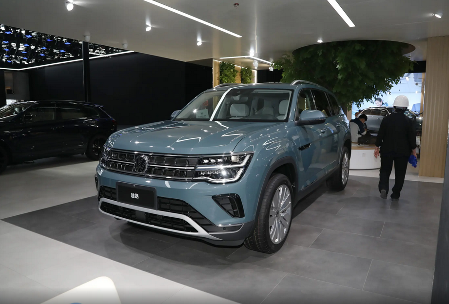 就拿上汽大众途昂来说,该车一直都是上汽大众的旗舰suv,目前在售车型