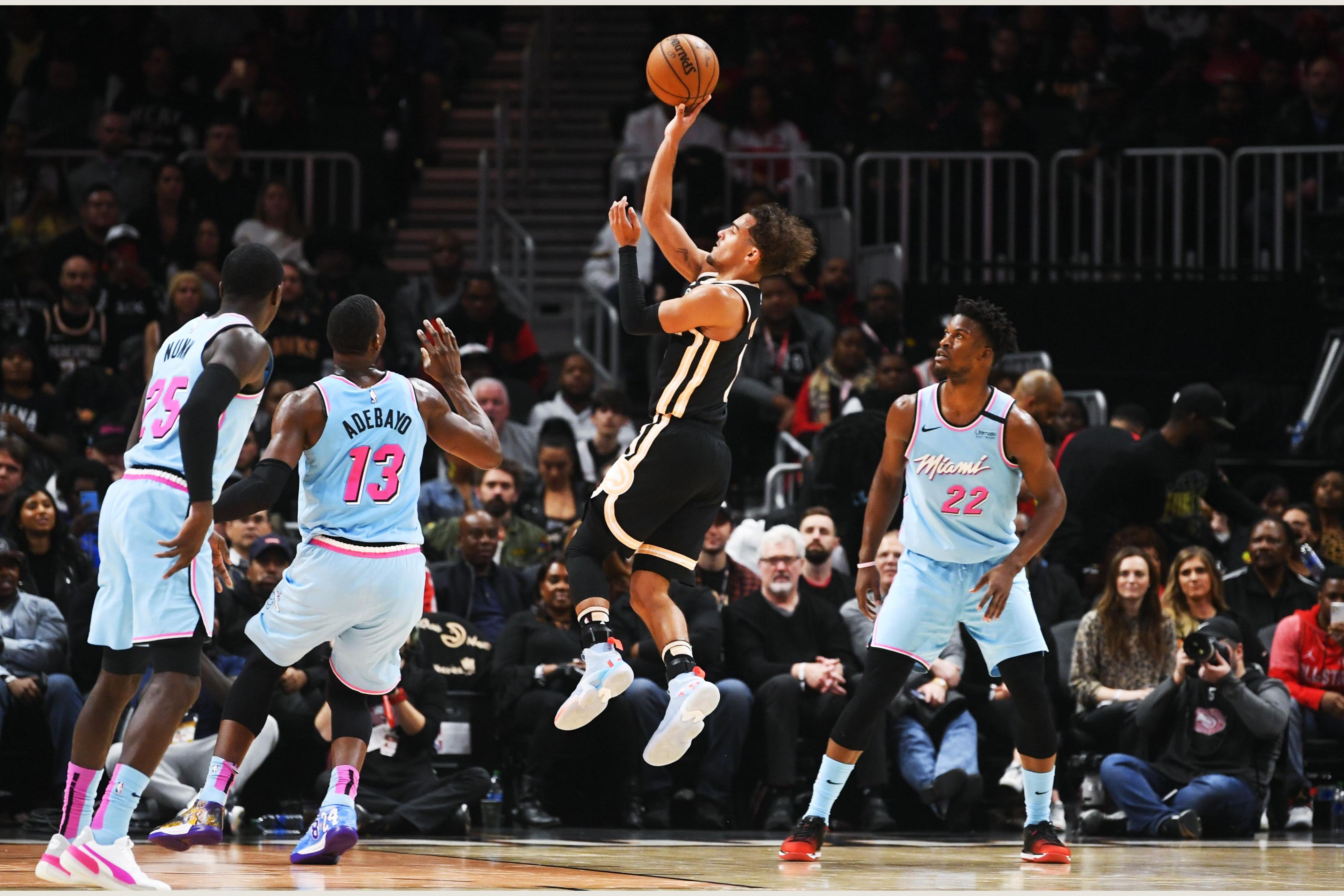 湖人有选秀权和交易筹码,补强人选可考虑艾顿,他具备空间感,转会湖人