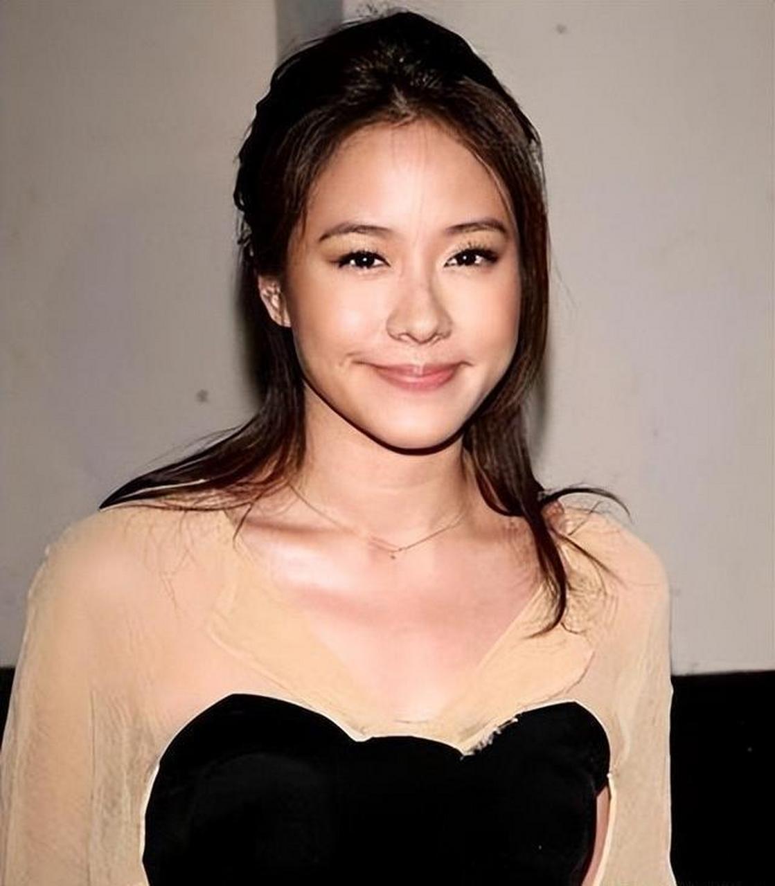 林嘉欣,15岁踏入娱乐圈!演技出众屡获大奖.曾为颜值投保千万?