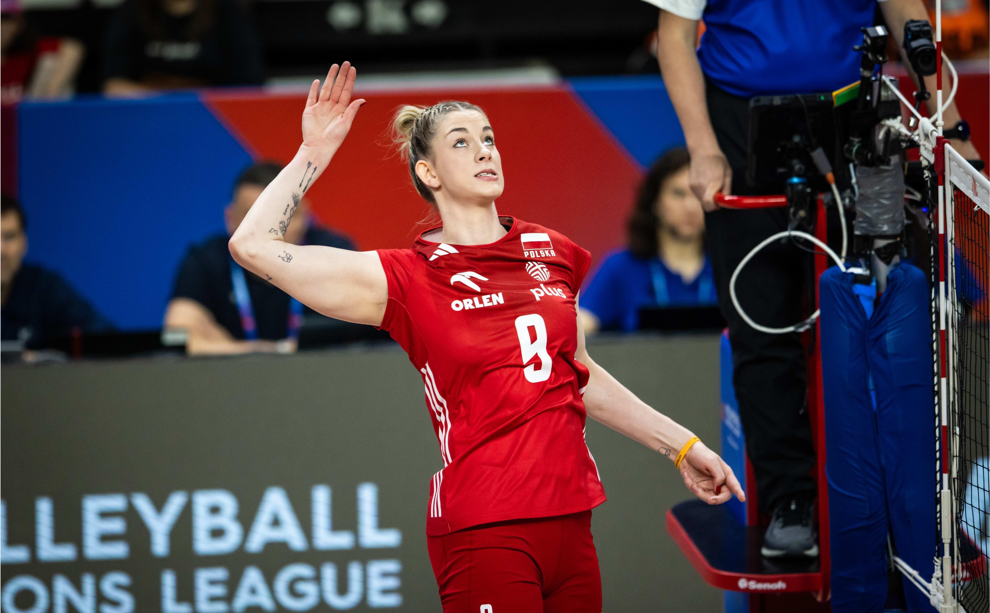 波兰女排四连胜独占鳌头日本被斯蒂夏克砸晕,和中国差距再扩大