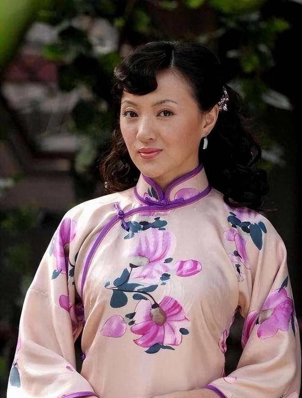 你不想错过这出娱乐圈的悬疑大戏……[原文:5登春晚红遍全国,结果沦.