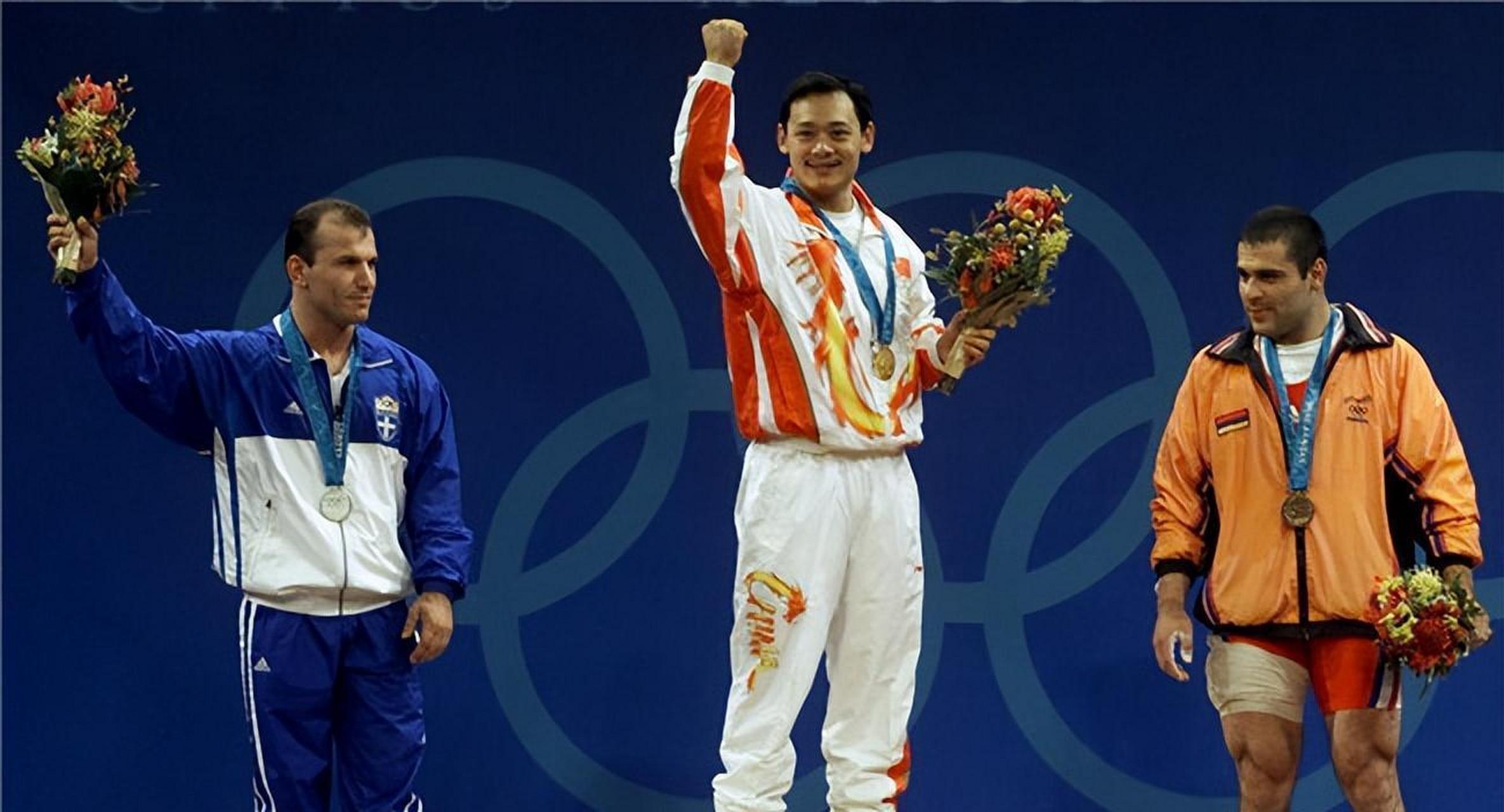 [原文:举重冠军占旭刚,退役娶貌.