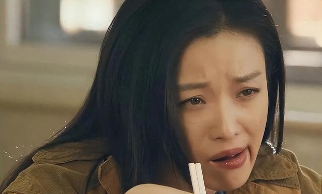 纷纷给这位女星贴上了"油腻"的标签,这背后正是源于她近两年的表现