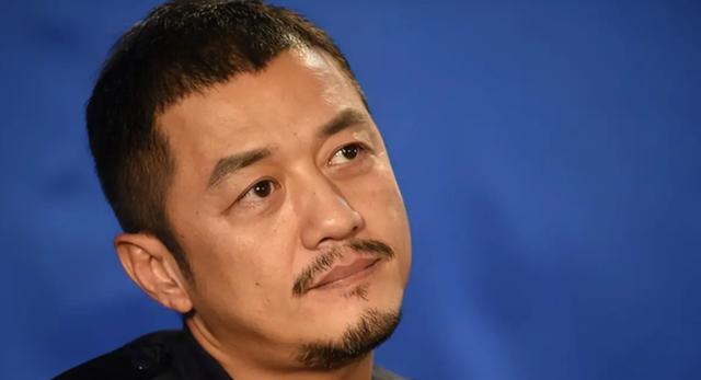 李亚鹏现状!王菲的担心是对的,二婚才2年,"老毛病"又犯了