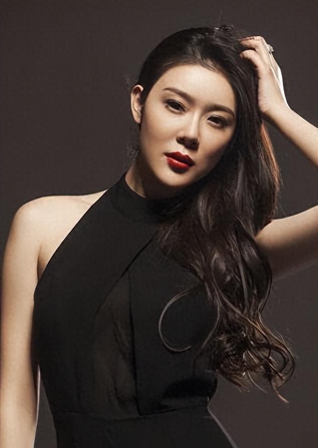 李泽楷被她迷得团团转,林丹为她不顾孕妻,赵雅淇究竟有什么魅力