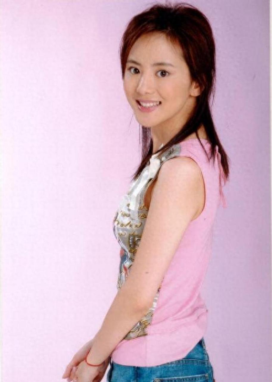 王艺璇,原是上海东方电视台的主持人,凭借其卓越的表现转行演艺圈