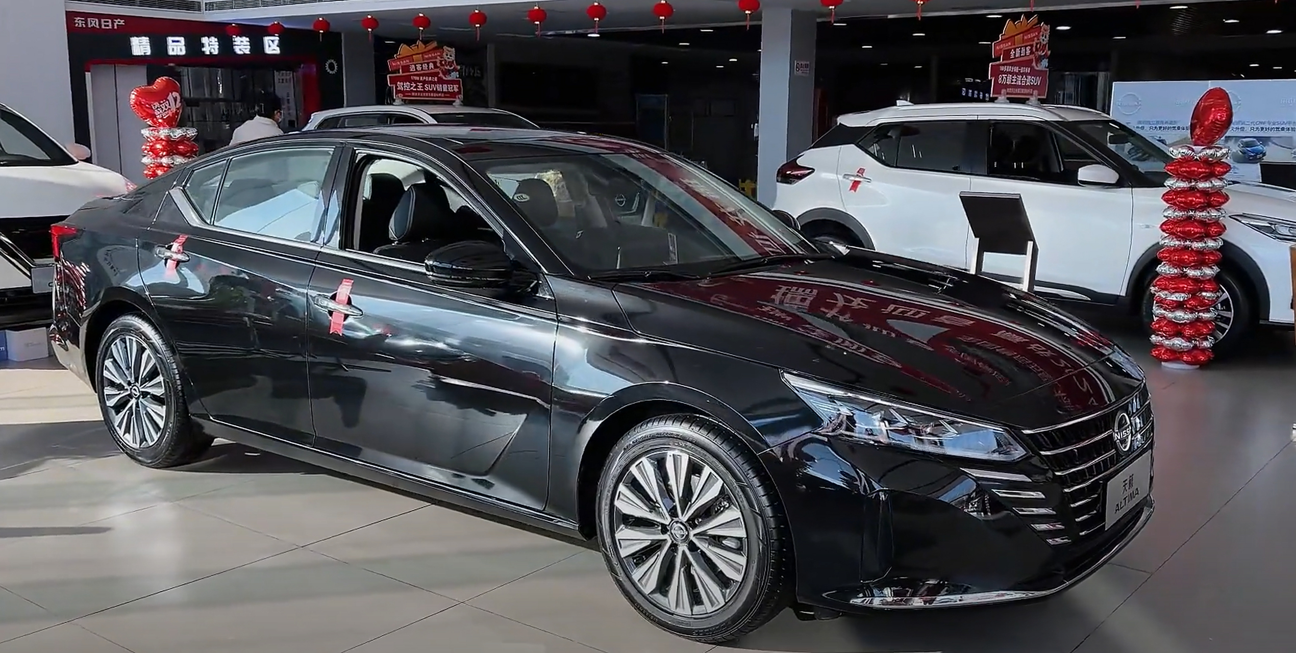 日产天籁b级车震撼降价!帅酷外观,宽敞空间超舒适.丐版仅需13.78万起?