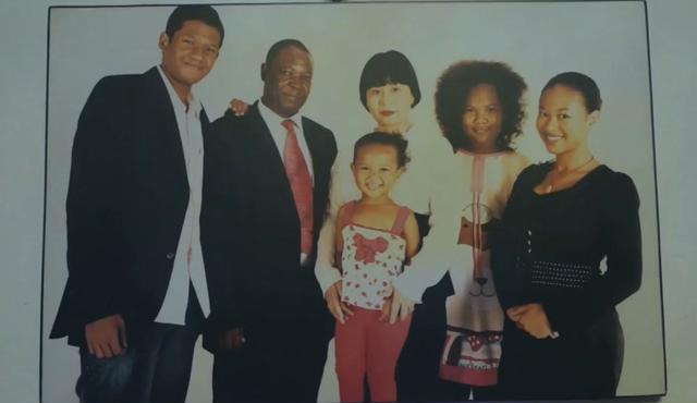 清华学霸王丽红:不顾劝阻远嫁乌干达,如今20多年了她过得好吗?