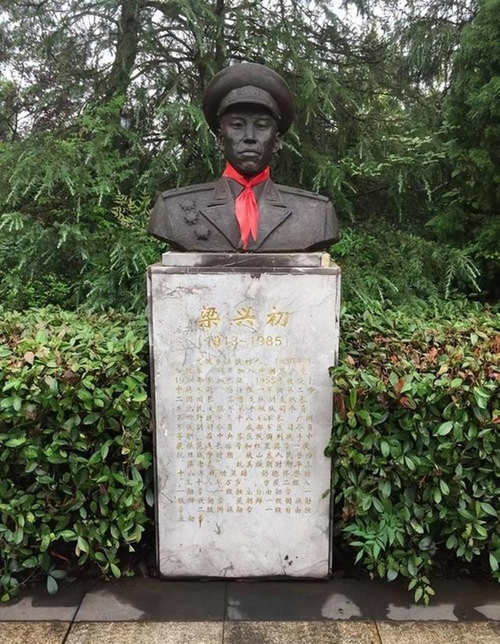 中国一代军事巨匠梁兴初将军,曾在朝鲜战场叱诧风云的万岁军长竟在