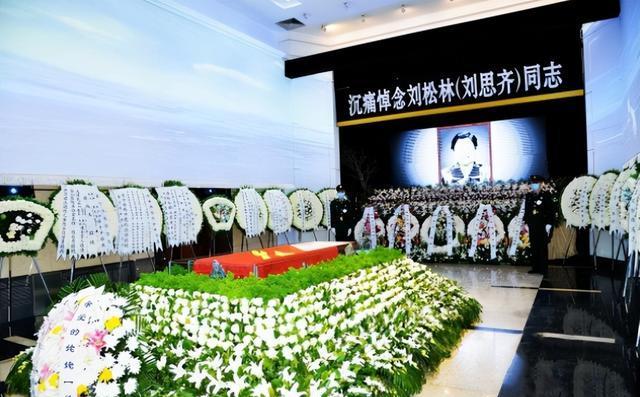 2022年刘思齐逝世:李敏李讷未能到场送别,四个子女同镜场面感人