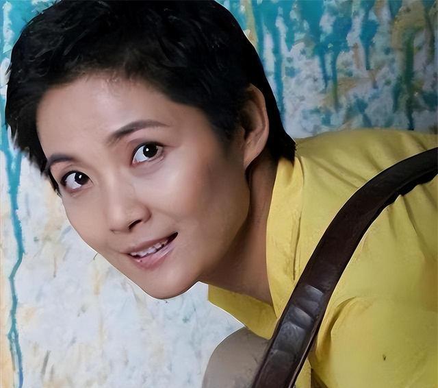 著名李婷患癌病逝,葬礼上前夫张子健抱头痛哭,亲弟着急分遗产?