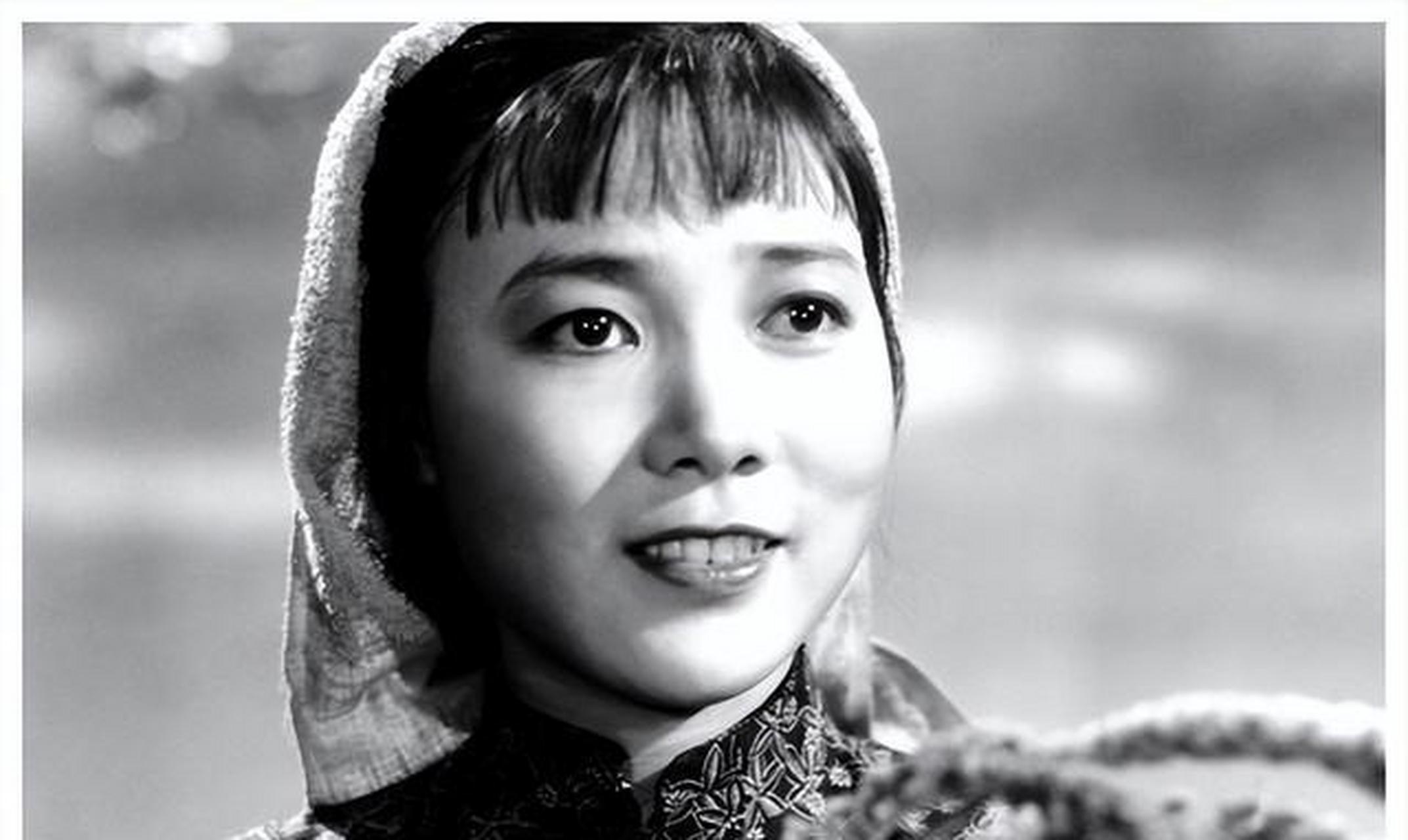 她,在银幕上塑造了那位身世坎坷的"喜儿",又化身为广为人知的"白毛女"