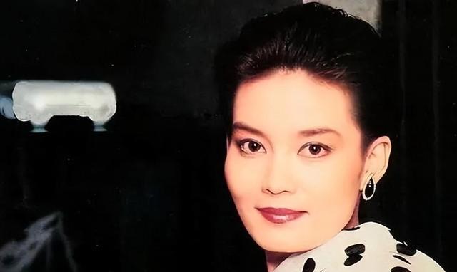 回顾中俄混血影后潘虹:生父是苏联人,母亲突击嫁给南下干部