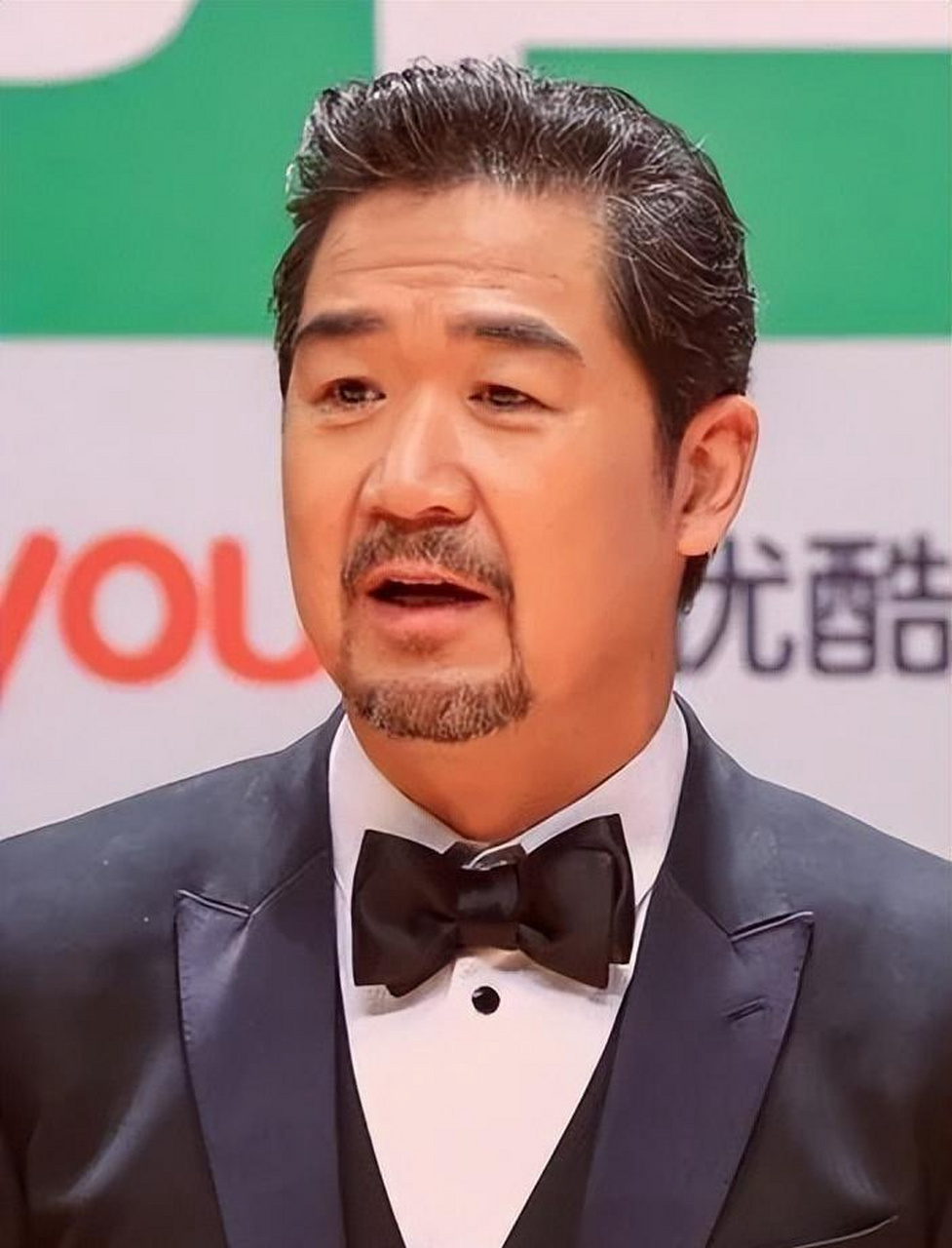 张国立是演艺界杰出演员,其艺术成就受认可.