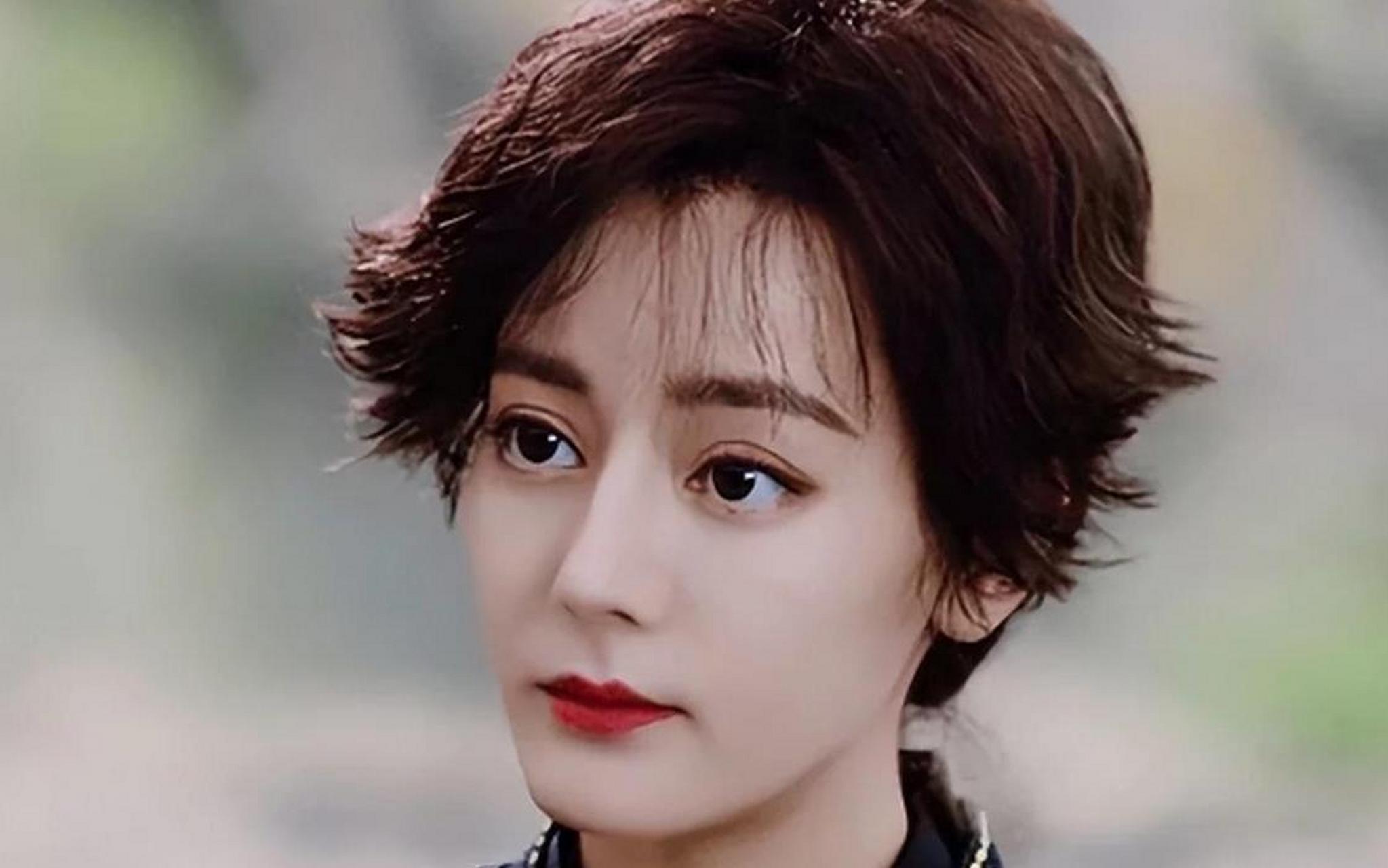 袁洁莹短发独领风骚,感情经历坎坷;梁咏琪剪短发后飒爽流行;陈法蓉