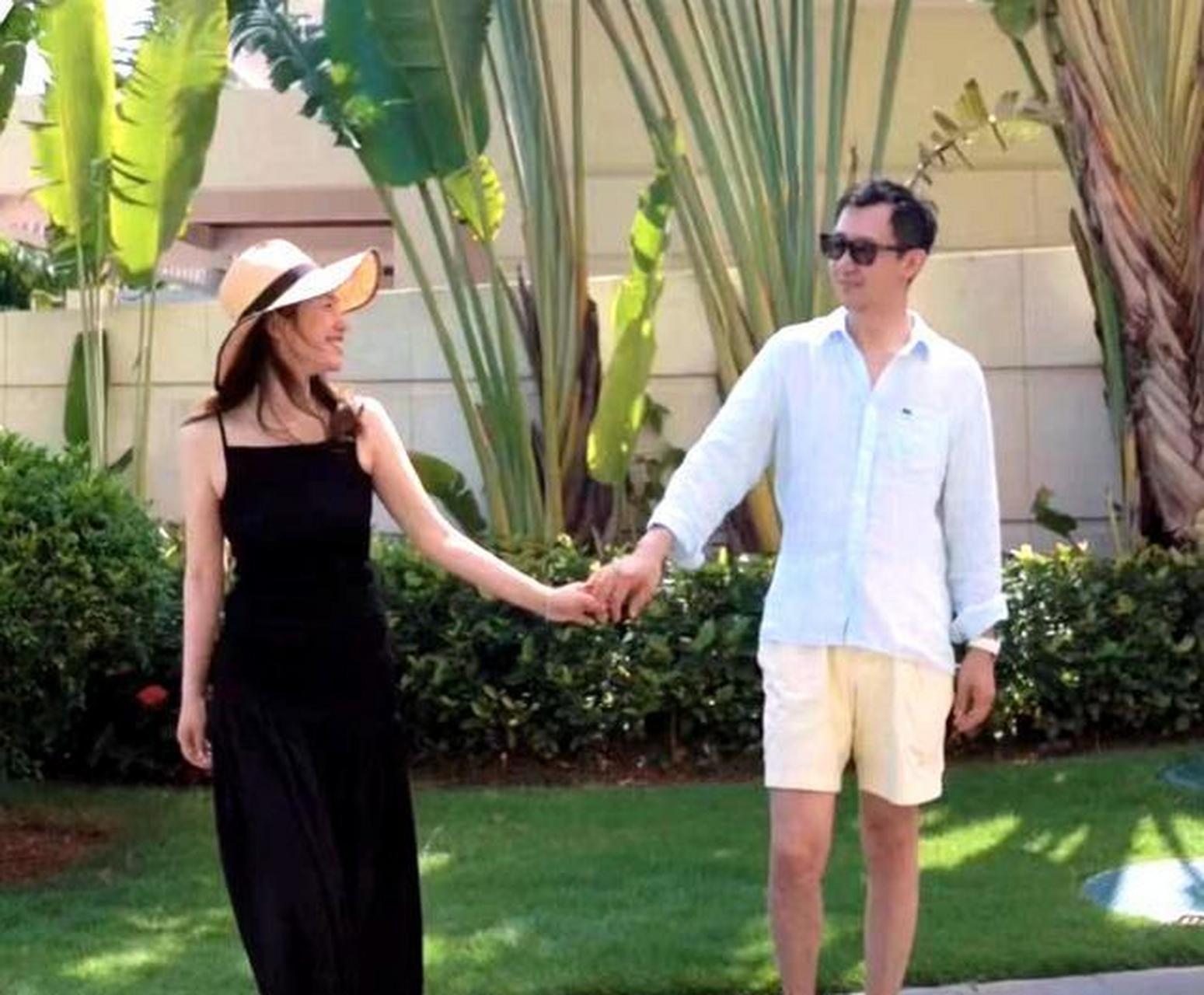 知名女星李呈媛与导演鄢颇庆祝结婚七周年,分享幸福全家福.