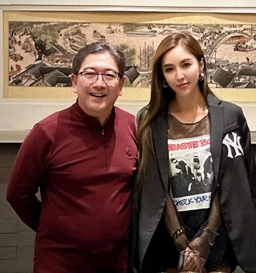 主持人水均益:为何会抛弃瘫痪妻子,扭头迎娶小13岁娇妻