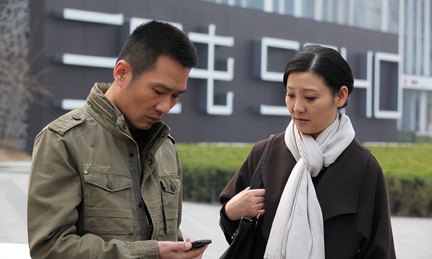 他早年因在电视剧《父母爱情》中饰演深入人心的"老丁"角色而广为人知