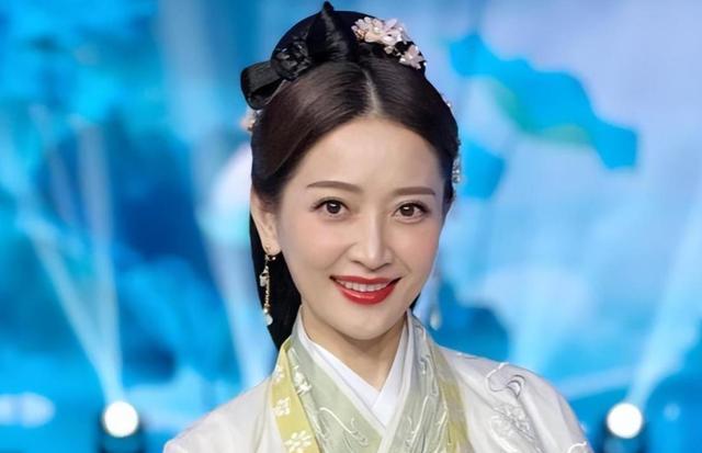 谢颖颖:从福建长汀走出的央视知名主持,如今46岁魅力不减