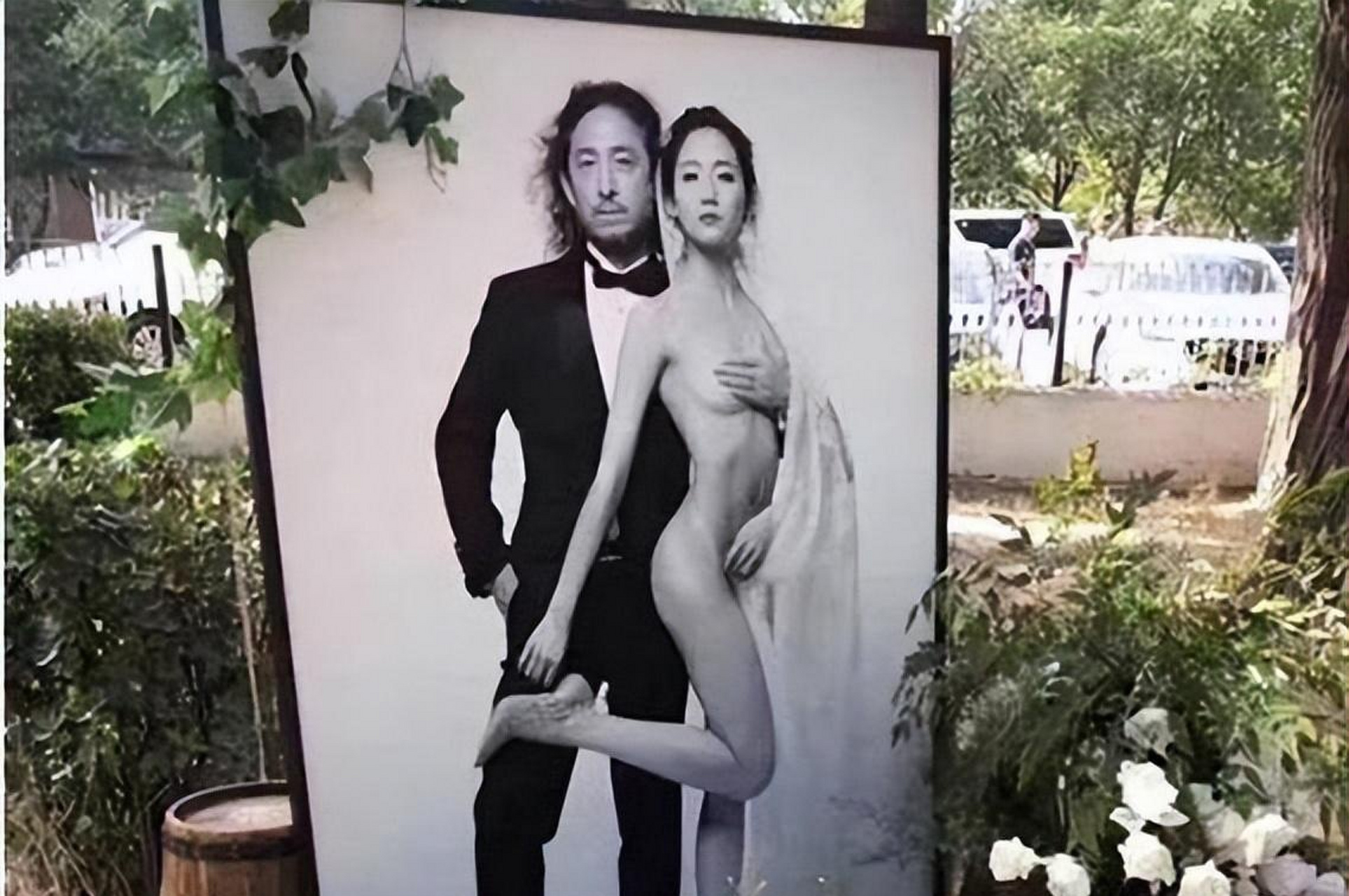 三宝与万千惠婚礼震撼登场,迎宾海报创意满分成焦点!